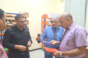 مدير الجامعة يعاين تجهيزات حاضنة الأعمال الجامعية ويعد بمخبر تصنيع